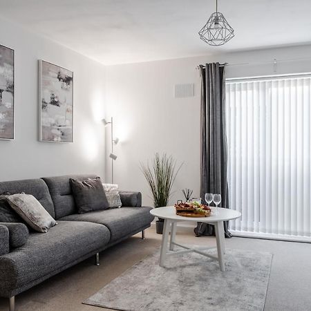 Lovely Modern 2 Bed City Centre Apartment With Free Parking - Double Or Twin Beds Available Wolverhampton Eksteriør bilde
