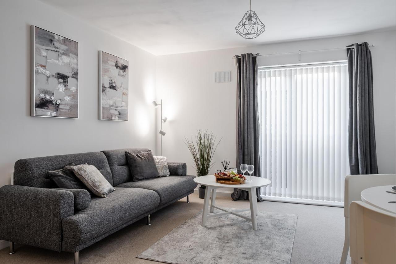 Lovely Modern 2 Bed City Centre Apartment With Free Parking - Double Or Twin Beds Available Wolverhampton Eksteriør bilde