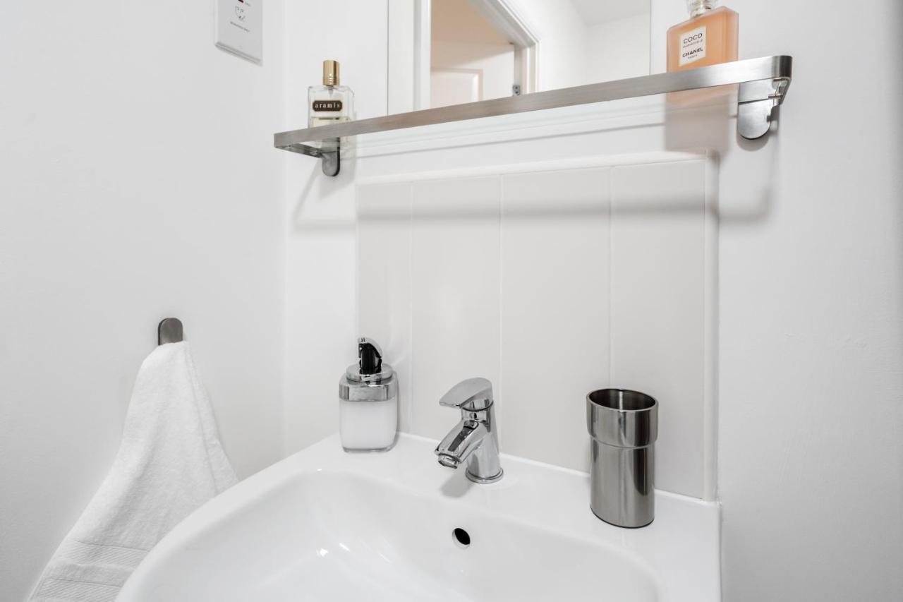 Lovely Modern 2 Bed City Centre Apartment With Free Parking - Double Or Twin Beds Available Wolverhampton Eksteriør bilde