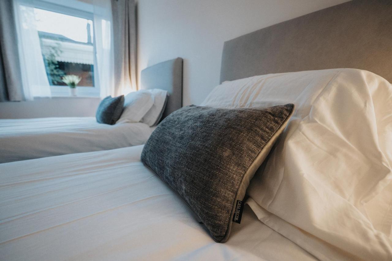 Lovely Modern 2 Bed City Centre Apartment With Free Parking - Double Or Twin Beds Available Wolverhampton Eksteriør bilde