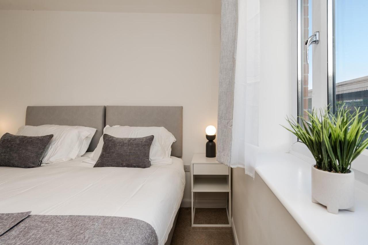 Lovely Modern 2 Bed City Centre Apartment With Free Parking - Double Or Twin Beds Available Wolverhampton Eksteriør bilde