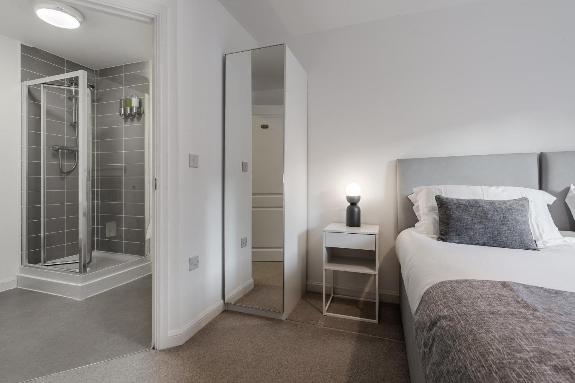 Lovely Modern 2 Bed City Centre Apartment With Free Parking - Double Or Twin Beds Available Wolverhampton Eksteriør bilde