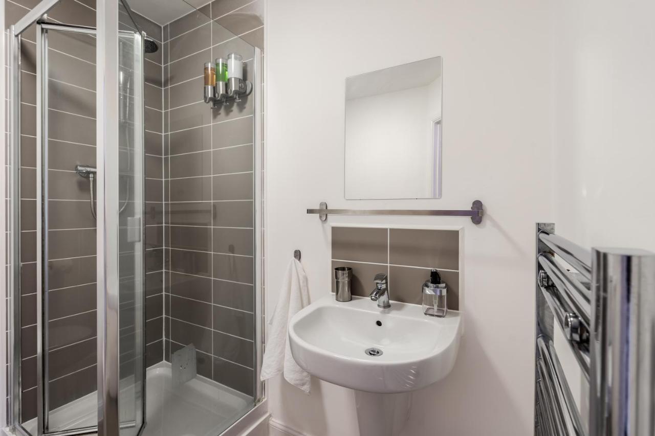 Lovely Modern 2 Bed City Centre Apartment With Free Parking - Double Or Twin Beds Available Wolverhampton Eksteriør bilde