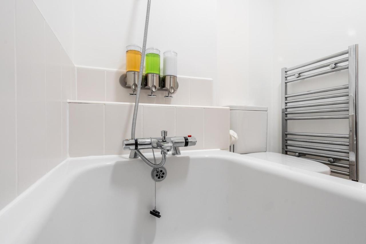 Lovely Modern 2 Bed City Centre Apartment With Free Parking - Double Or Twin Beds Available Wolverhampton Eksteriør bilde